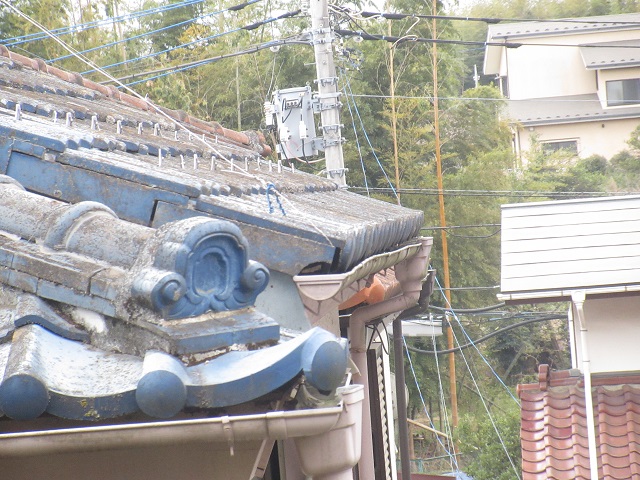 東京都東大和市　屋根葺き替え、外壁塗装工事　現地調査　雨樋の劣化、曲がり