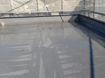 ウレタン防水工事で雨漏りが解消された施工後の屋上屋根